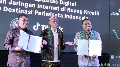 Menparekraf Sandiaga Uno meluncurkan program TikTok Jalin Nusantara di Labuan Bajo, NTT.