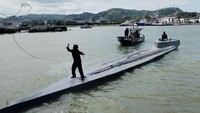 Kapal semi selam tersebut diduga merupakan bagian dari jaringan perdagangan narkoba internasional yang beroperasi di wilayah Amerika Selatan. 
