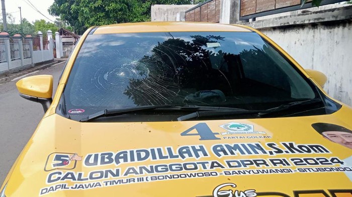 Mobil timses caleg DPR RI Golkar dirusak orang tak dikenal di Situbondo