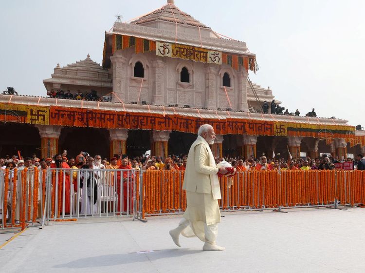 Momen PM India Modi Resmikan Kuil Hindu yang Kontroversial