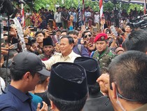 Momen Prabowo Main Bareng Anak-anak Bangkalan Usai Resmikan 15 Titik Air