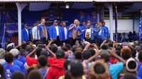 Zulhas didampingi oleh Sekjen PAN Eddy Soeparno dan Anggota DPR Fraksi PAN Dapil Papua Mesakh Mirin. Ketiganya datang ke Yahukimo usai konsolidasi partai di Merauke, Papua Selatan.