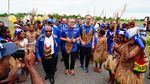 Momen Zulhas Diarak Warga Papua Saat Kampanye di Yahukimo
