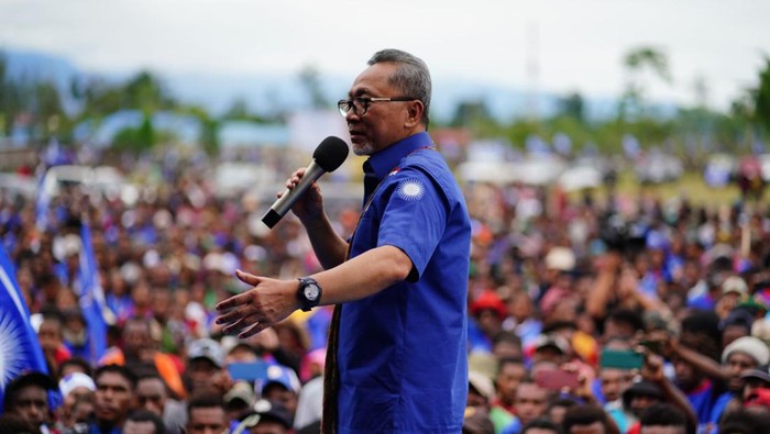 Momen Zulhas Diarak Warga Papua Saat Kampanye di Yahukimo