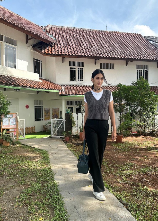 Melihat penampilan Paula tak sedikit netizen yang memberikan pujian. Pasalnya meski sudah memiliki 2 orang anak namun wanita 36 tahun itu masih terlihat begitu langsing bak ABG. Foto: Instagram/@paula_verhoeven