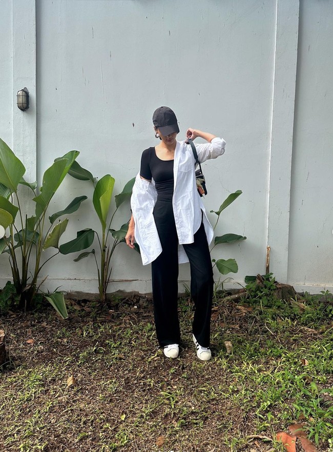 Setelah ditelusuri rupanya tas yang dikenakan Paula itu berasal dari merek mewah Hermes dengan jenis Lindy. Hermes Lindy tersebut diperkirakan berharga sekitar Rp 186 juta. Foto: Instagram/@paula_verhoeven