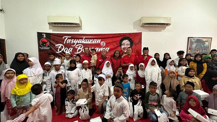 PDIP Surabaya rayakan ultah Megawati Soekakrnoputri bersama ratusan anak yatim