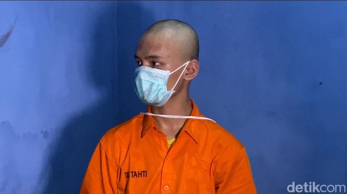 Polisi menggelar rekonstruksi kasus Argiyan Arbirama membunuh mahasiswi di Depok.
