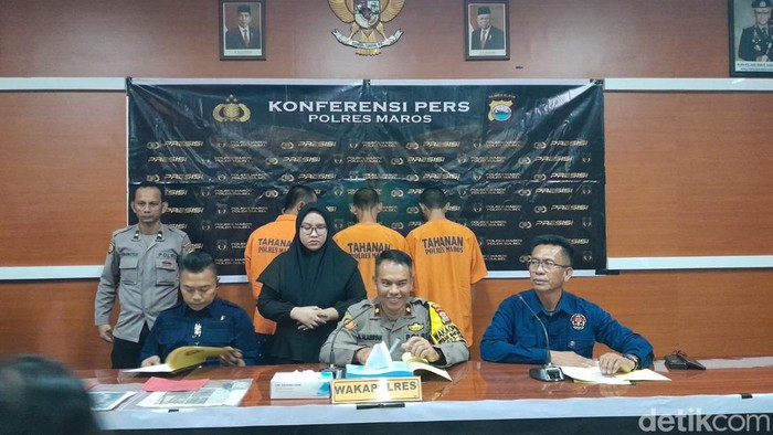 Polres Maros merilis kasus pencurian 17 tiang jaringan telepon.