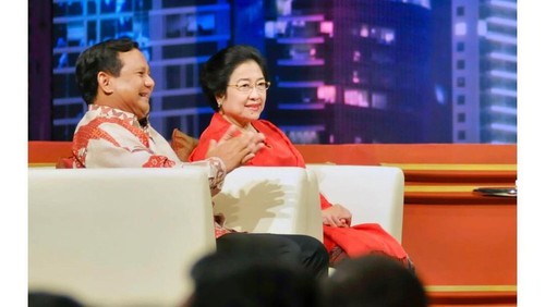 Menhan sekaligus capres nomor urut 2 Prabowo Subianto mengucapkan selamat ulang tahun kepada Presiden RI ke-5 Megawati Soekarnoputri. Prabowo mengunggah foto-foto dirinya bersama Megawati di akun media sosial.
