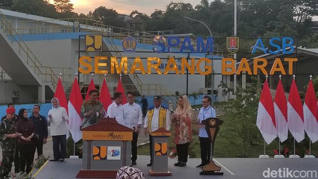 Presiden Joko Widodo (Jokowi) meresmikan Sistem Penyediaan Air Minum (SPAM) Semarang Barat, Selasa (23/1/2024).