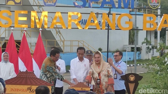 Presiden Joko Widodo (Jokowi) meresmikan Sistem Penyediaan Air Minum (SPAM) Semarang Barat, Selasa (23/1/2024).