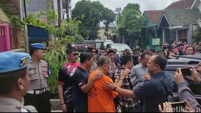 Proses reka ulang adegan suami mutilasi istri di Kota Malang