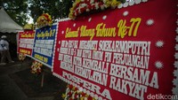 Diketahui Presiden Jokowi juta turut mengirim bunga ke Jalan Teuku Umar, Menteng, Jakarta Pusat ini. 