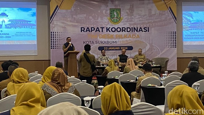 Rapat koordinasi desk Pilkada 2024 di Sukabumi.