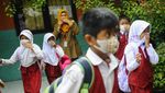 Ratusan Siswa Dipulangkan Akibat Bau Menyengat dari Pabrik Kimia Cilegon