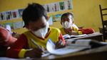 Ratusan Siswa Dipulangkan Akibat Bau Menyengat dari Pabrik Kimia Cilegon