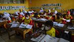 Ratusan Siswa Dipulangkan Akibat Bau Menyengat dari Pabrik Kimia Cilegon