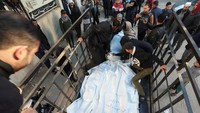 Israel diketahui terus melancarkan serangannya terhadap Hamas di Gaza selatan. Negara zionis ini berupaya menghancurkan kelompok militan Islam yang bertanggung jawab atas serangan paling mematikan dalam sejarah negara itu pada 7 Oktober tahun lalu.