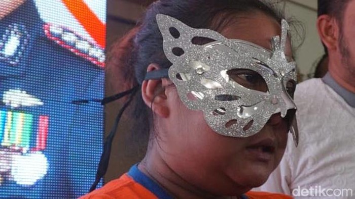 Tersangka kasus penganiayaan terhadap anak  di Surabaya