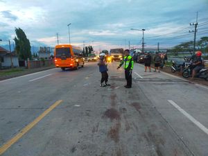 Pikap Tabrak Mobil di Bypass Mojokerto, Sopir Tewas-Penumpang Luka