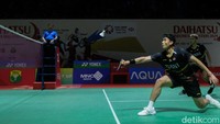 Bagas/Fikri memulai gim pertama dengan oke dan unggul 9-5. Chen/Liu sempat menyamakan skor menjadi 10-10 sebelum Bagas/Fikri mencapai interval dengan keunggulan 11-10.