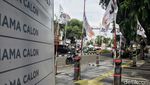 Waduh! Stand Bollard Trotoar Dipasangi APK Parpol