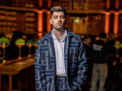 8 Gaya Zayn Malik Tampil di Publik Setelah 5 Tahun, Ada Insiden Tak Terduga