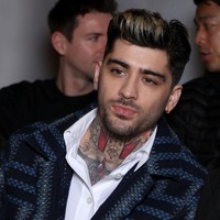 Setelah itu, pria 31 tahun ini nyaris tak pernah hadir di acara publik, meskipun sempat merilis merchandise sendiri bernama Paynt by Zayn pada 2022. Promosi produknya kala itu hanya dilakukan lewat media sosial. Foto: Swan Gallet/WWD via Getty Images