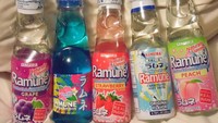 Jepang juga terkenal dengan produk Ramune, soda yang menyegarkan dengan aneka pilihan rasa. Mulai dari peach, anggur, hingga strawberry. Foto: Bored Panda