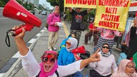 Aksi berlangsung tertib. 