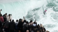 Nazare Big Wave Challenge adalah perlombaan gelombang setinggi 30 hingga 40 kaki di Praia do Norte, Nazare, Portugal.  