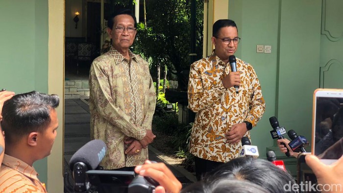 Anies Baswedan usai bertemu Sri Sultan Hamengku Buwono X di Kompleks Kepatihan, Rabu (24/1).