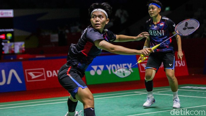 Apriyani/Fadia bertanding melawan pasangan Belanda non-unggulan Debora Jille/Cheryl Seinen di babak 32 besar Indonesia Masters 2024 di Istora Senayan, Jakarta, Selasa (23/1/2024).