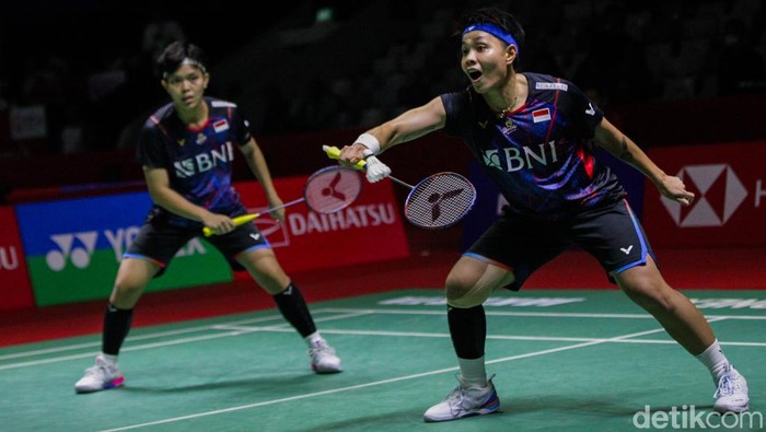 Apriyani/Fadia bertanding melawan pasangan Belanda non-unggulan Debora Jille/Cheryl Seinen di babak 32 besar Indonesia Masters 2024 di Istora Senayan, Jakarta, Selasa (23/1/2024).