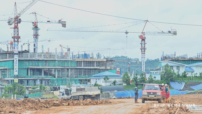 Menteri Perhubungan Budi Karya Sumadi mengecek progres pembangunan Bandara Nusantara di Ibu Kota Nusantara (IKN), Rabu (24/1/2024).