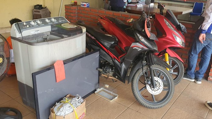 Barang hasil curian pelaku Chandra di Prabumulih yang disita polisi.