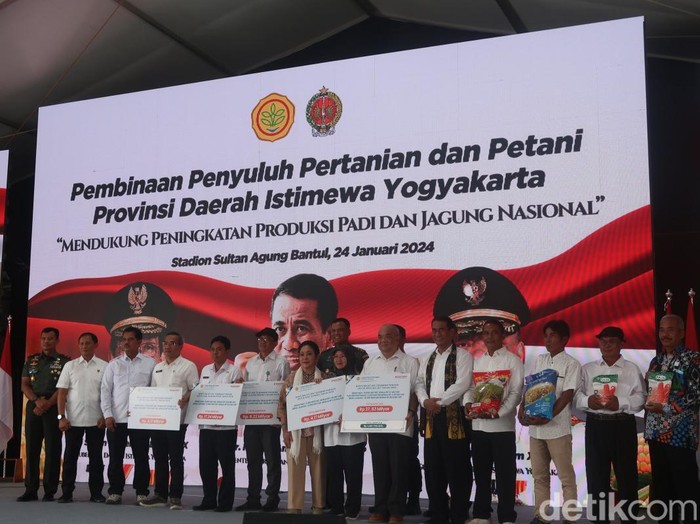 Caleg DPR RI dari Partai Gerindra, Siti Hediati Hariyadi di acara pembinaan penyuluh pertanian dan petani DIY di area parkir Stadion Sultan Agung Kabupaten Bantul, Rabu (24/1/2024).