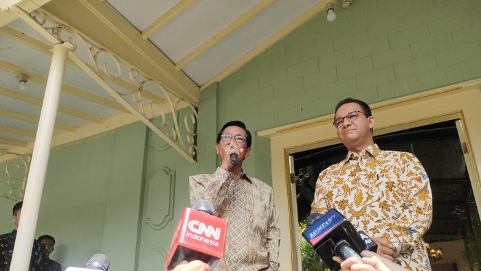Capres nomor urut 01 Anies Baswedan mengunjungi Sri Sultan Hamengku Buwono X di kantornya hari ini, Rabu (24/1/2024).