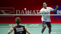 Chico bertanding melawan Antonsen pada babak 32 besar Indonesia Masters 2024 di Istora Senayan, Jakarta, Rabu (24/1/2024).