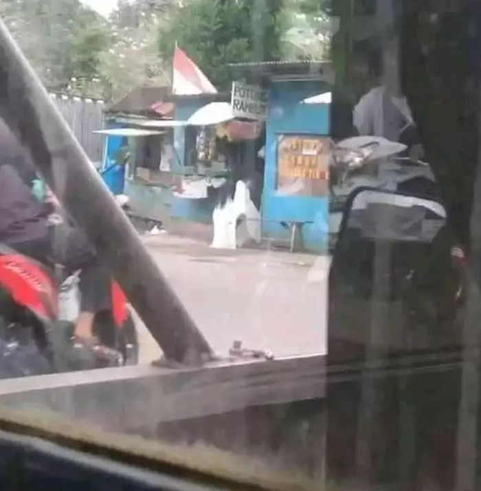 Kalau kamu lihat sesuatu yang mirip penampakan alias setan, coba cek lagi. Itu benar hantu atau cuma ilusi semata?