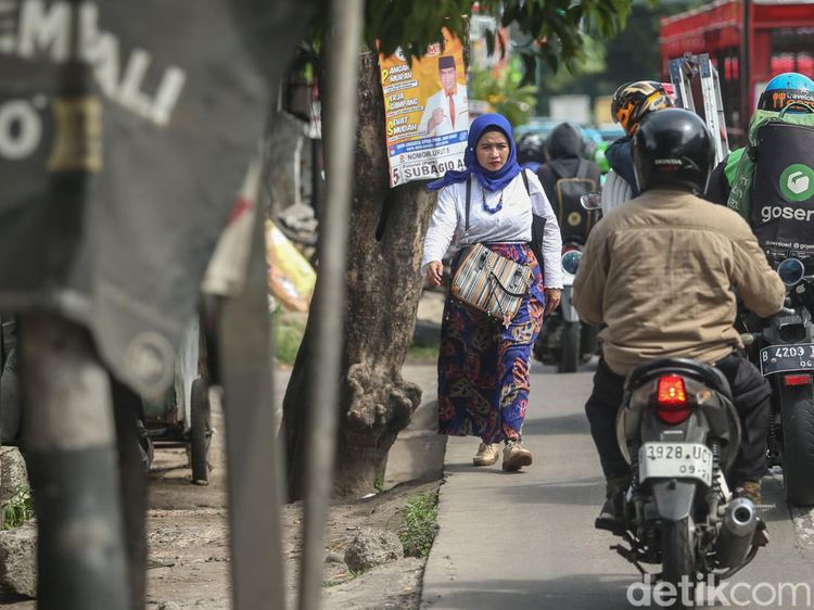 Duh, Trotoar Depan Stasiun Kranji Dijajah Pemotor