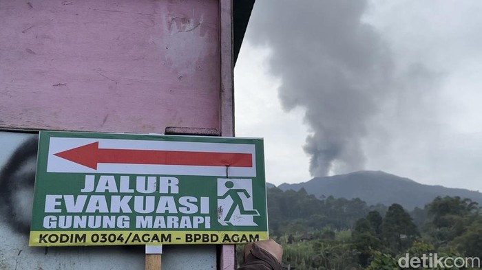Erupsi Gunung Marapi. (Jeka Kampai/detikSumut)