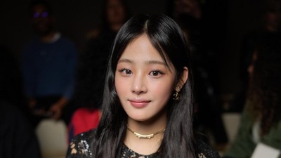 7 Gaya Minji NewJeans di Paris Fashion Week 2024 Dipuji Bak Bangsawan