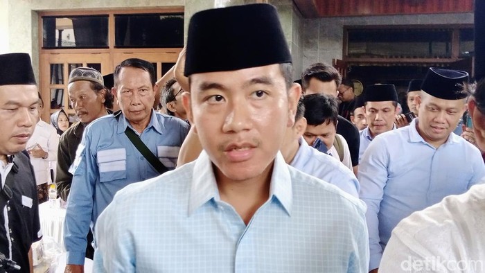 Cawapres No Urut 2 Gibran Rakabuming Raka berkunjung ke Ponpes Al-Kahfi Somalangu, Desa Sumberadi, Kecamatan Kebumen pada Rabu (24/1/2024).