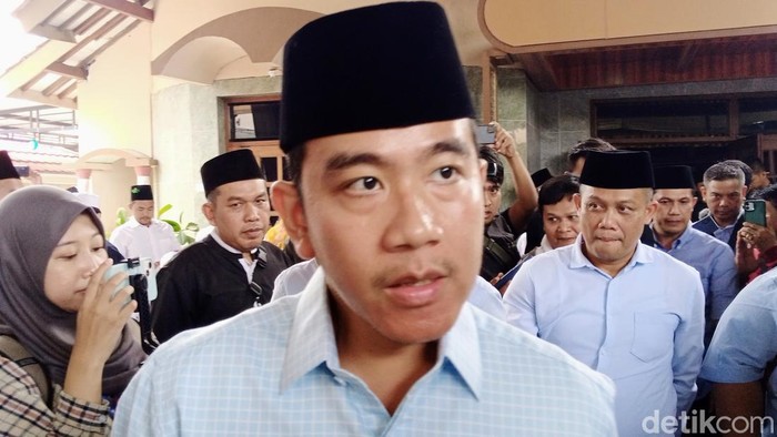 Cawapres No Urut 2 Gibran Rakabuming Raka berkunjung ke Ponpes Al-Kahfi Somalangu, Desa Sumberadi, Kecamatan Kebumen pada Rabu (24/1/2024).