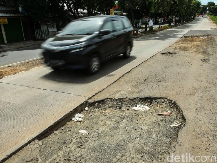 Hati-hati! Jalanan di Kranji Ini Membahayakan