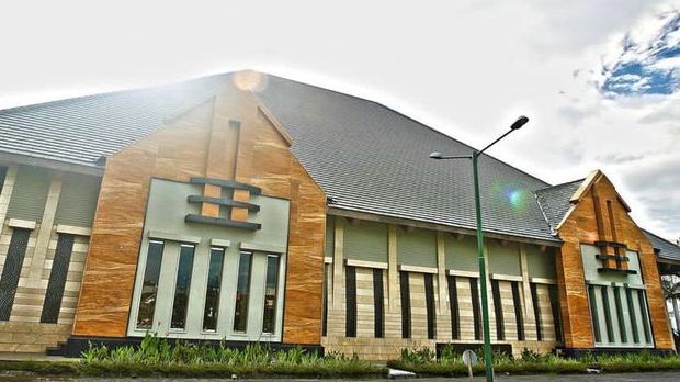 Mau berkunjung ke Tulungagung dan sedang mencari hotel atau penginapan? Berikut ini sederet rekomendasi hotel mewah di Tulungagung.