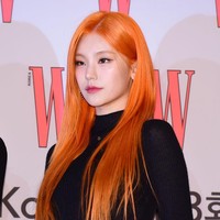 Tak mengherankan jika Yeji ITZY ‘lolos’ Getty Images. Kondisi wajahnya saat bareface terlihat mulus dan memukau fans. Foto: Getty Images
