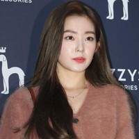 Irene Red Velvet juga dianggap sebagai salah satu idol KPop dengan kulit wajah sempurna. Dia memukau penggemar dengan hasil foto Getty Images saat menghadiri pembukaan toko Hazzy di Myeongdong. Foto: Getty Images